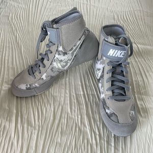 Boys Nike wrestling shoes NEW